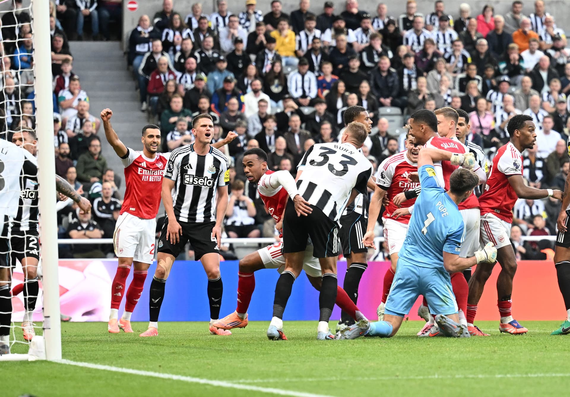 Gabriel Magalhaes celebrates scoring the 2nd Arsenal goal during the Premier League match