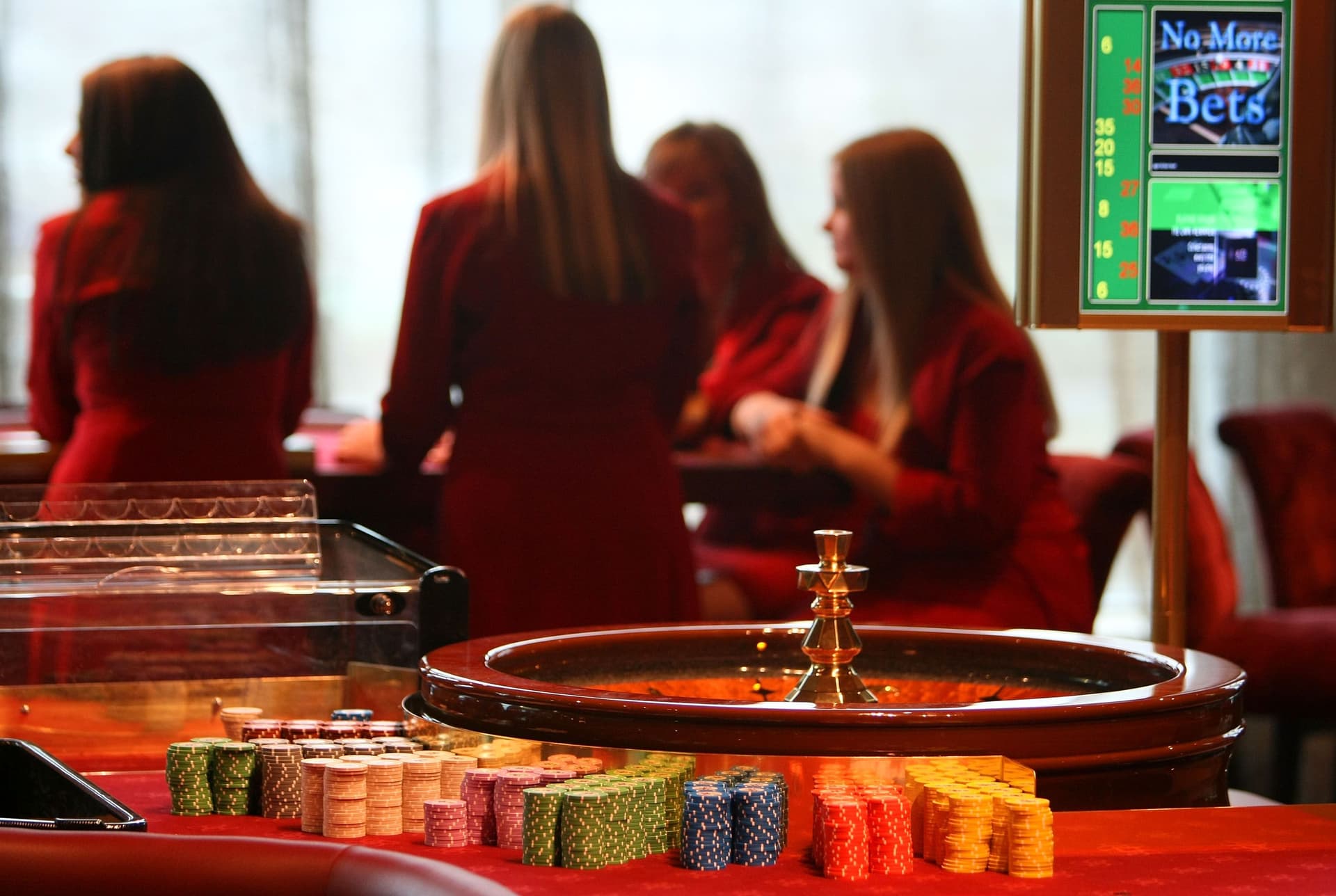 Do Live Casino Games Have Better Odds Than RNG Games?