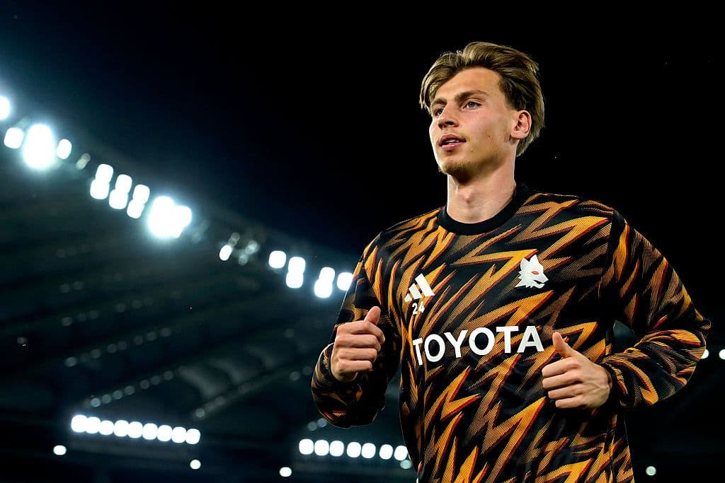 Jan Ziolkowski of AS Roma warms up at the Serie A 2025/2026