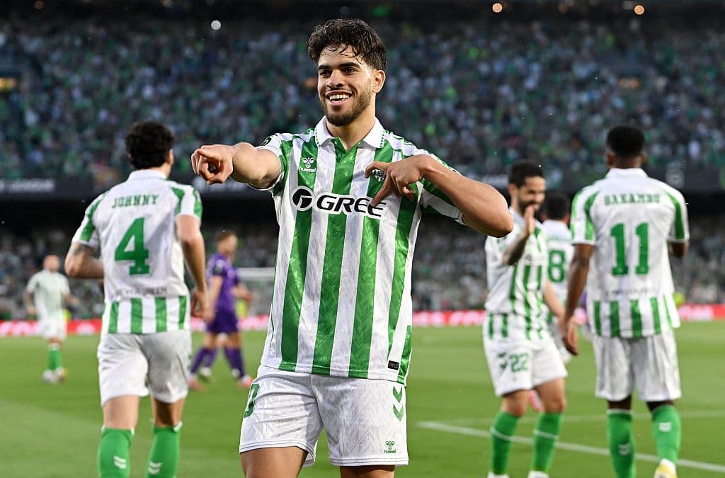 Real Betis Balompie v ACF Fiorentina - UEFA Conference League 2024/25 Semi Final First Leg