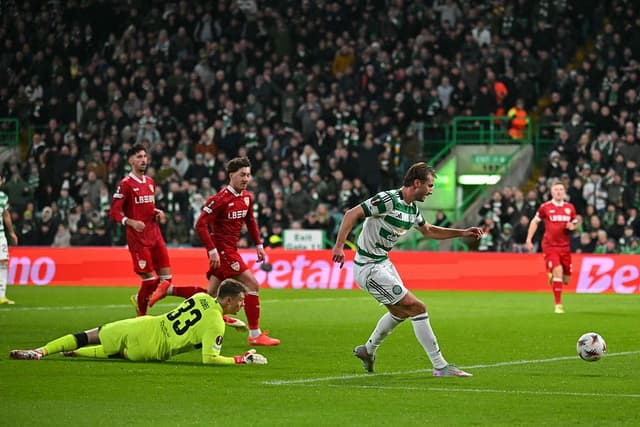TOPSHOT-FBL-EUR-C3-CELTIC-STUTTGART