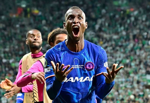 TOPSHOT-FBL-EUR-C4-REAL BETIS-CHELSEA